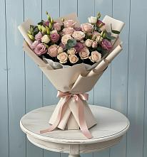 Букет цветов из:  Розы и Лизиантусы в Ликино-Дулево