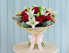 Букет цветов из:  Лилии и Розы в Ликино-Дулево