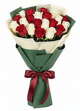 Букет Микс из красных и белых роз в Ликино-Дулево
