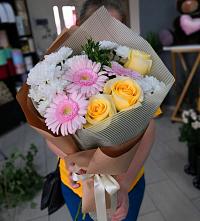 Букет цветов из:  Герберы, Розы и Хризантемы в Ликино-Дулево