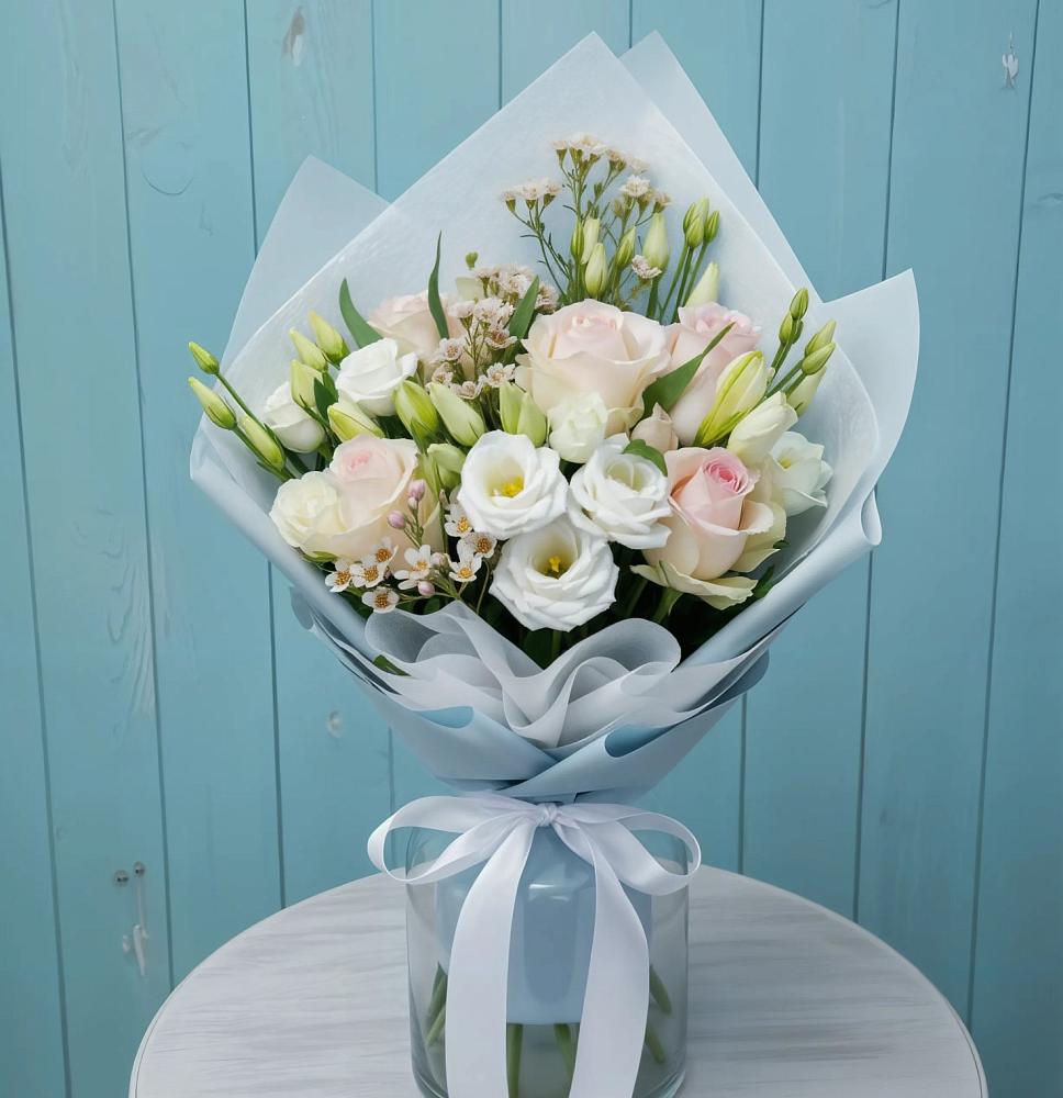 Букет цветов из: Розы и Лизиантусы в Ликино-Дулево