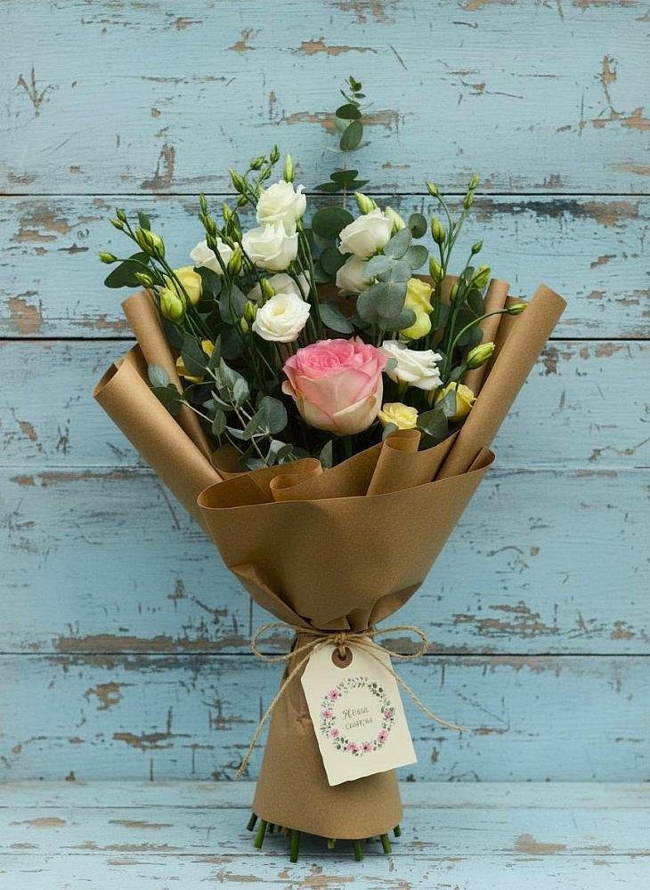 Букет цветов из: Розы и Лизиантусы в Ликино-Дулево