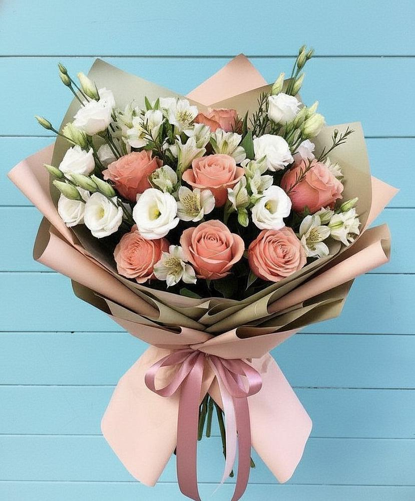 Букет цветов из: Розы, Альстромерии и Лизиантусы в Ликино-Дулево