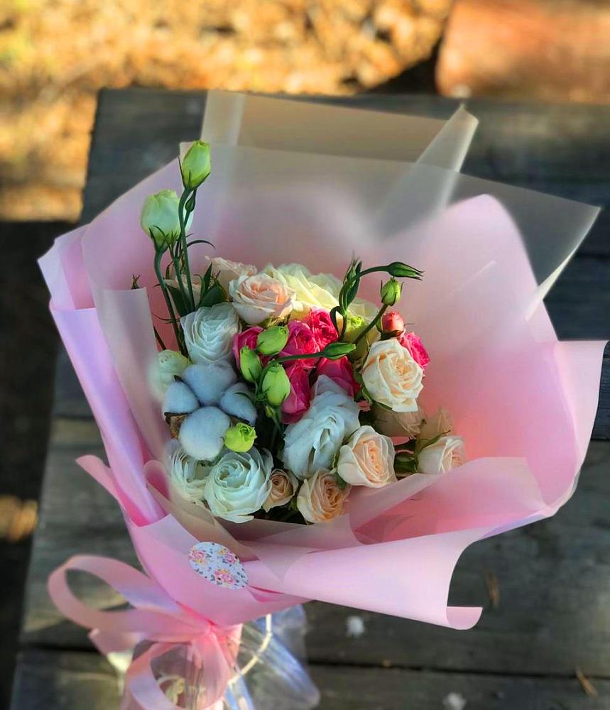 Букет цветов из: Розы и Лизиантусы в Ликино-Дулево