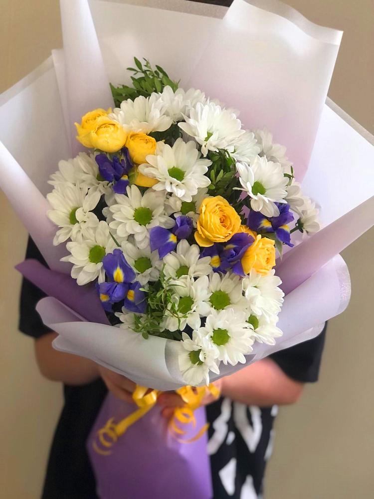 Букет цветов из: Ирисы, Хризантемы и Розы в Ликино-Дулево