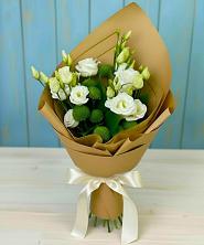 Букет цветов из:  Хризантемы и Лизиантусы в Ликино-Дулево