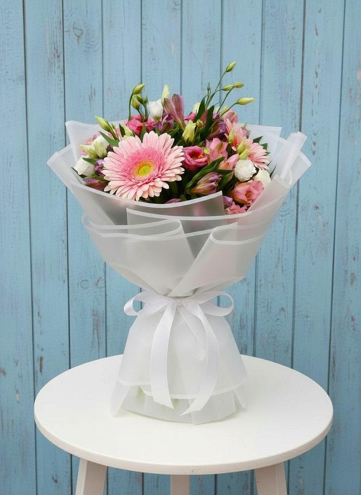 Букет цветов из: Герберы, Альстромерии и Лизиантусы в Ликино-Дулево