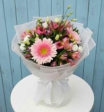 Букет цветов из:  Герберы, Альстромерии и Лизиантусы в Ликино-Дулево