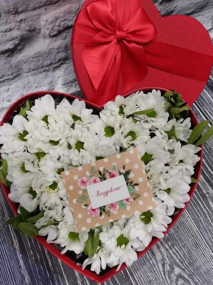 Цветочная композиция из Хризантемы в виде сердца в Ликино-Дулево