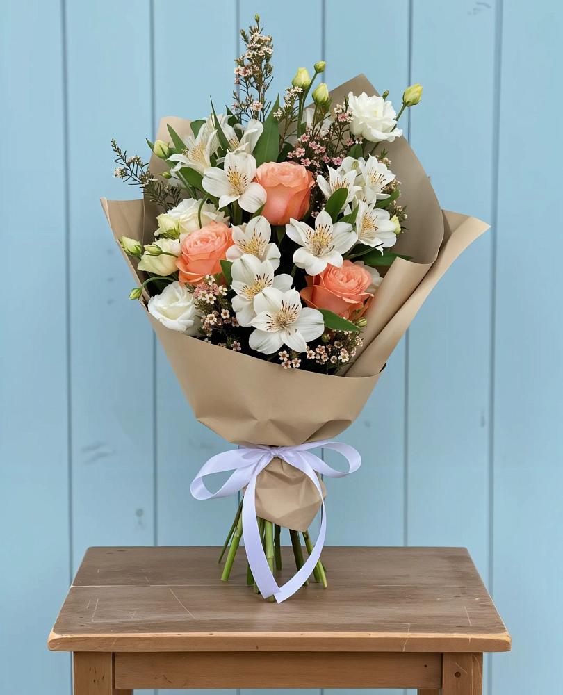 Букет цветов из: Альстромерии, Лизиантусы, Розы и Хризантемы в Ликино-Дулево