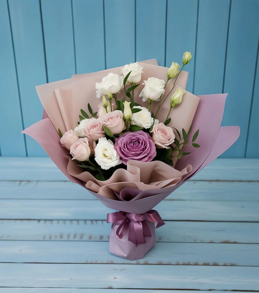 Букет цветов из: Розы и Лизиантусы в Ликино-Дулево